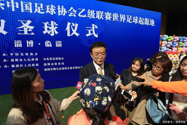 波罗在小腿纹身大力神杯庆祝世界杯胜利